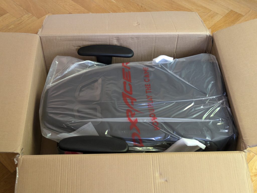 Verpackung des Robas Lund DX Racer 1.2 FD01 Bürostuhl geöffnet (3)