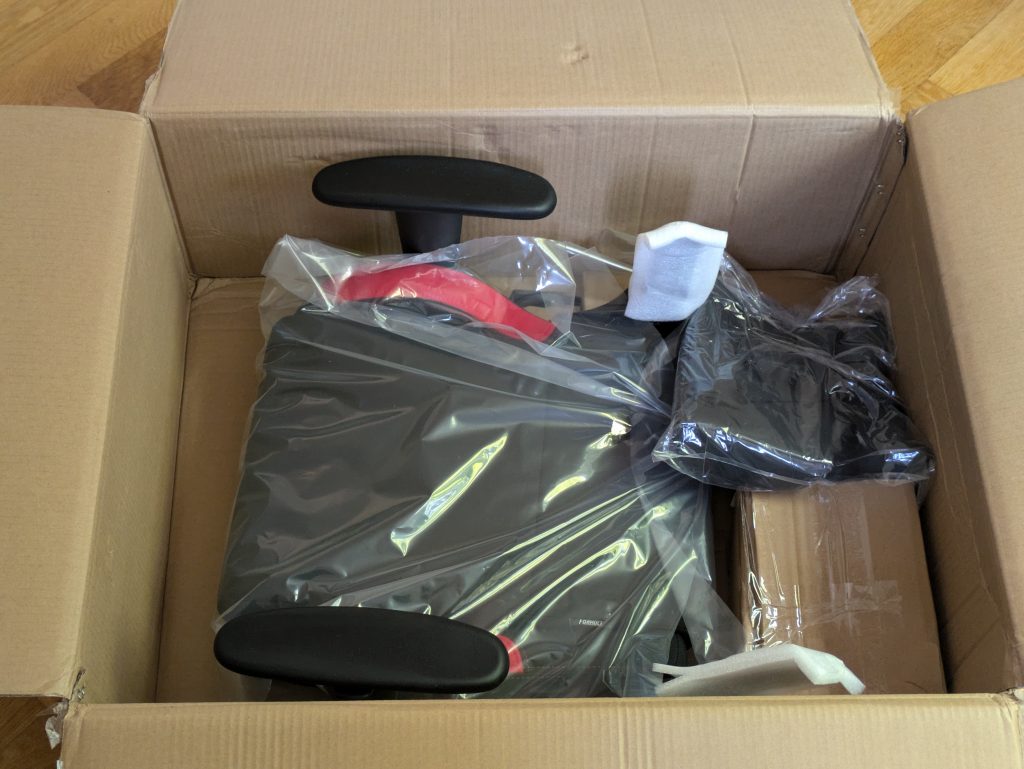 Verpackung des Robas Lund DX Racer 1.2 FD01 Bürostuhl geöffnet (4)