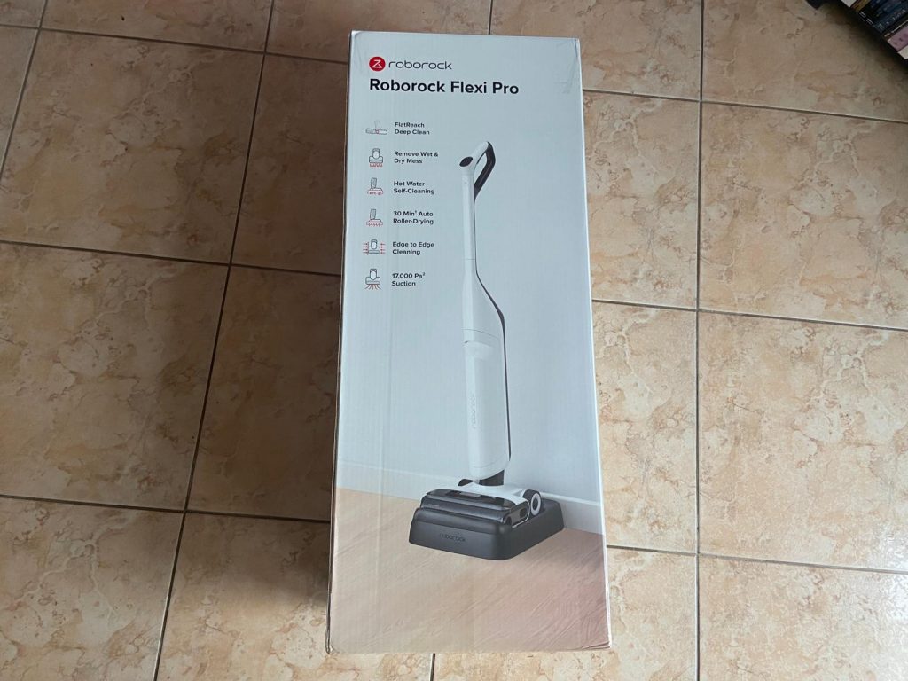 Verpackung des Roborock Flexi Pro Saugwischers von links