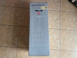 Verpackung des Roborock Flexi Pro Saugwischers von rechts