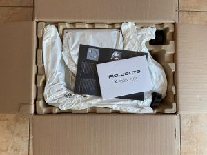 Verpackung des Rowenta X-Force Flex 14.60 Aqua Saugwischers geöffnet (2)