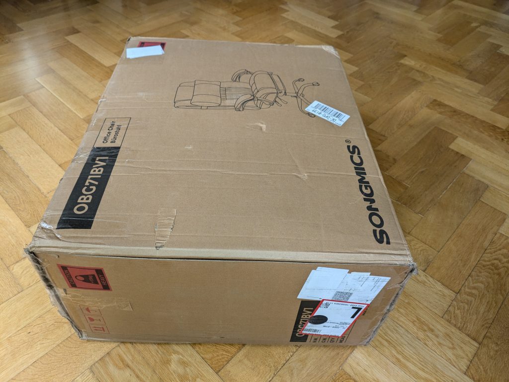 Verpackung des SONGMICS OBG71B Bürostuhls von rechts