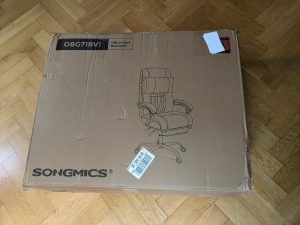 Verpackung des SONGMICS OBG71B Bürostuhls von vorne