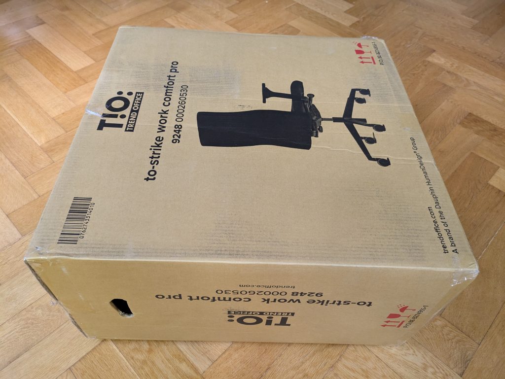 Verpackung des TREND OFFICE to-Strike Comfort pro Bürostuhls von links