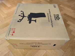 Verpackung des TREND OFFICE to-Strike Comfort pro Bürostuhls von rechts