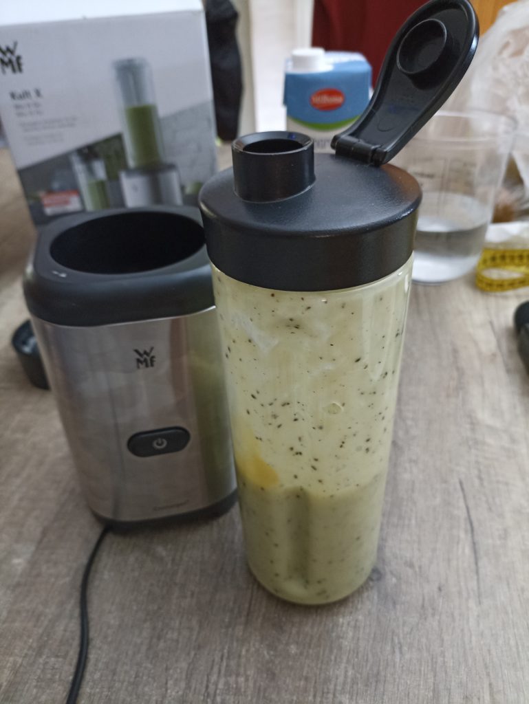 WMF Kult X Mix & Go Smoothie Mini Standmixer, fertiger Smoothie im Trinkbehälter