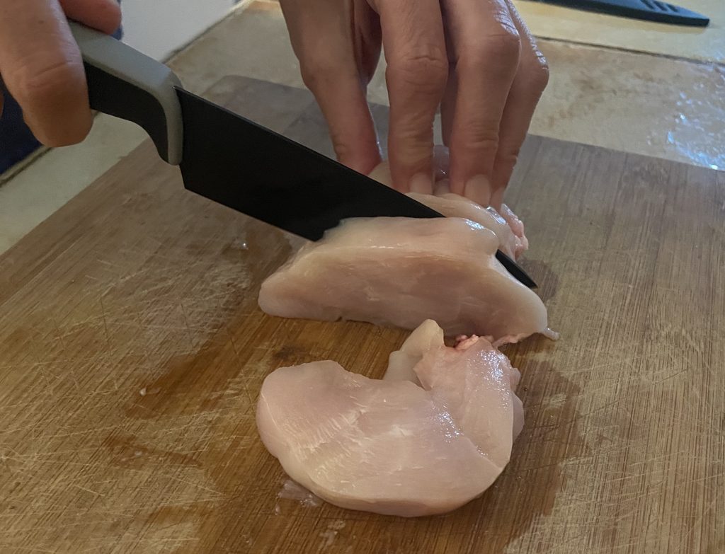WMF Touch Messer beim Schneiden von Fleisch