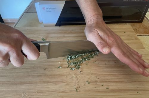 WÜSTHOF Classic Küchenmesser beim Kräutertest
