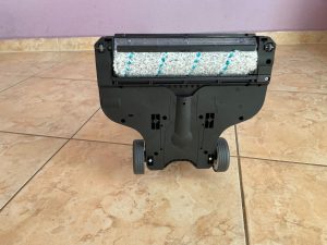 Walze des Leifheit Regulus Aqua PowerVac Pro 2.0 Saugwischers von unten