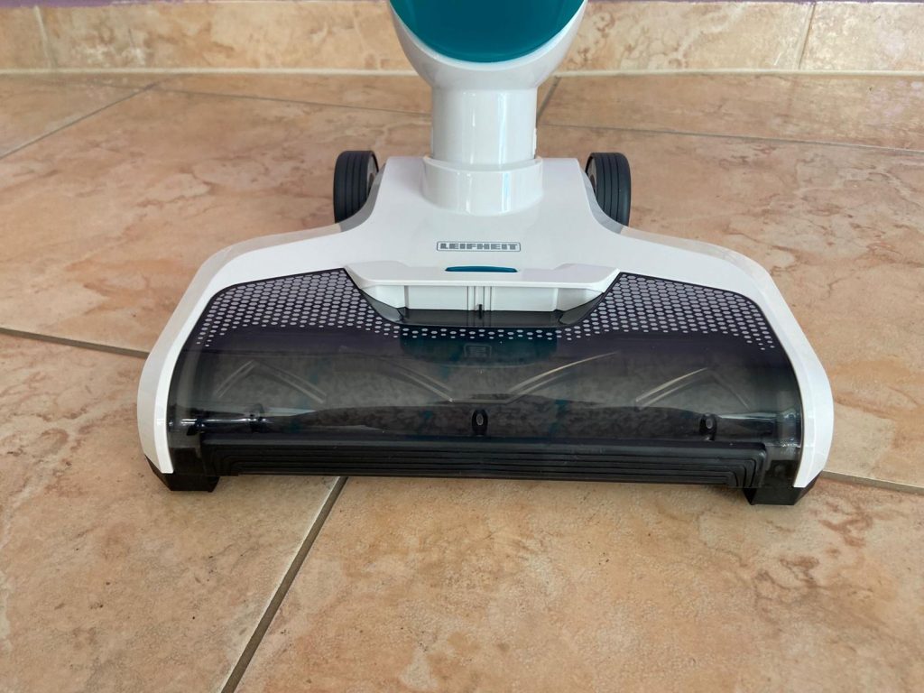 Walze des Leifheit Regulus Aqua PowerVac Pro 2.0 Saugwischers von vorne