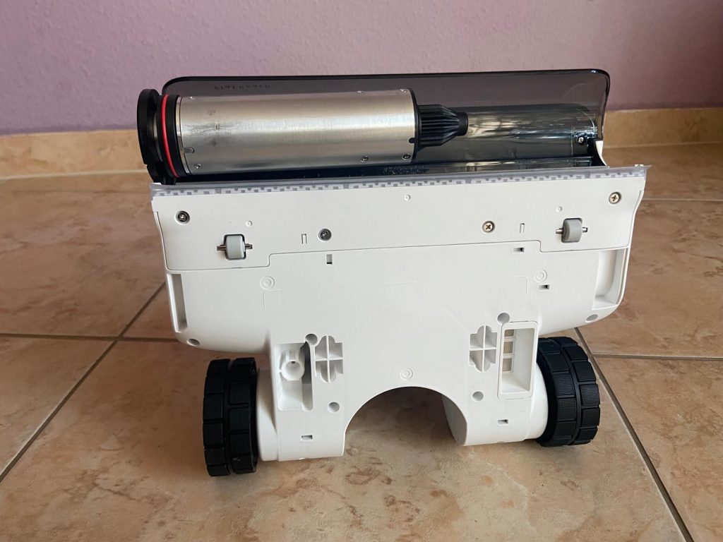 Walze des Roborock Flexi Pro Saugwischers von unten