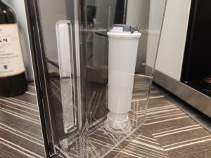 KitchenAid KF8 Kaffeevollautomat Wasserfilter in Wasserbehälter
