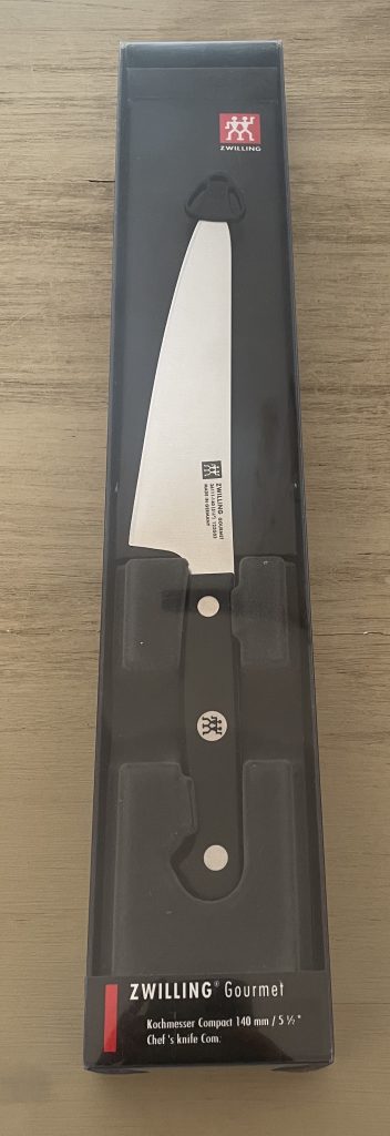ZWILLING Gourmet Küchenmesser in der Verpackung von vorne