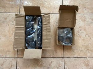 Zubehör des Ofinto Ergo Bürostuhls teilweise verpackt