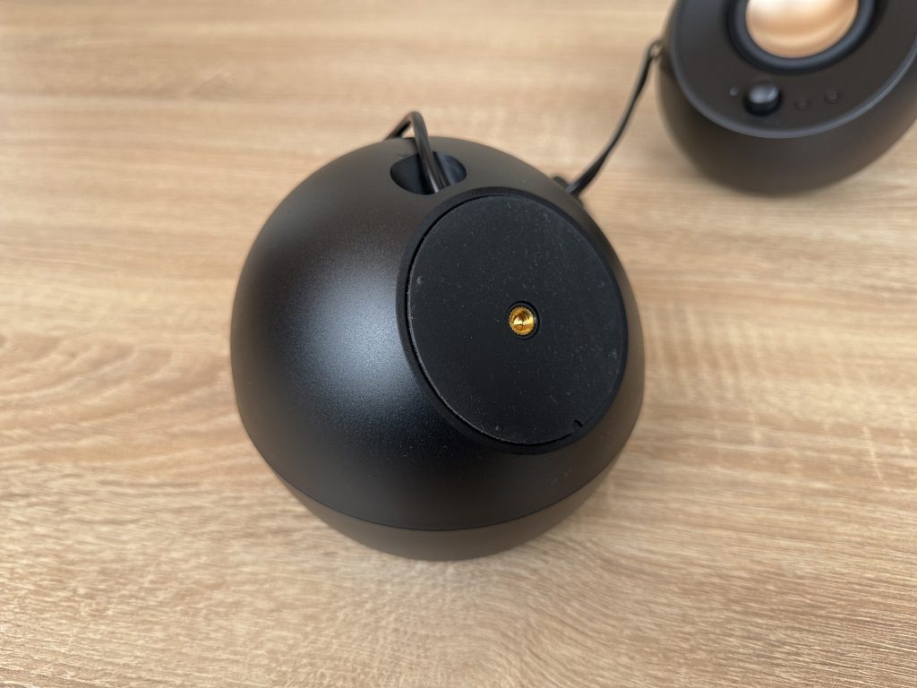 Creative Pebble X Plus PC-Lautsprecher Detail Boden mit Gewinde