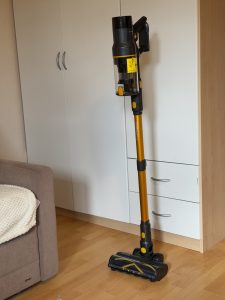 Aonus A9S Akku-Staubsauger stehend