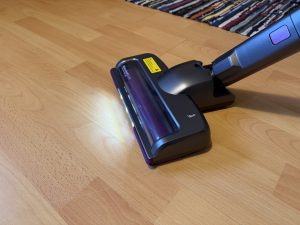 Lubluelu 25000Pa Modell 202 Akku-Staubsauger Detail beleuchtete Bodendsüe