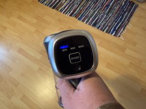 Lubluelu 25000Pa Modell 202 Akku-Staubsauger beim Saugen in der niedrigsten Stufe