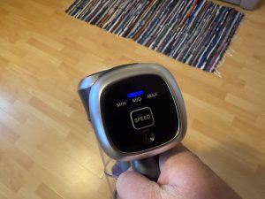 Lubluelu 25000Pa Modell 202 Akku-Staubsauger beim Saugen in der mittleren Stufe