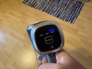 Lubluelu 25000Pa Modell 202 Akku-Staubsauger beim Saugen in der höchsten Stufe