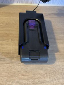 Vistefly V15s Max Akku-Staubsauger Detail Akku beim Laden