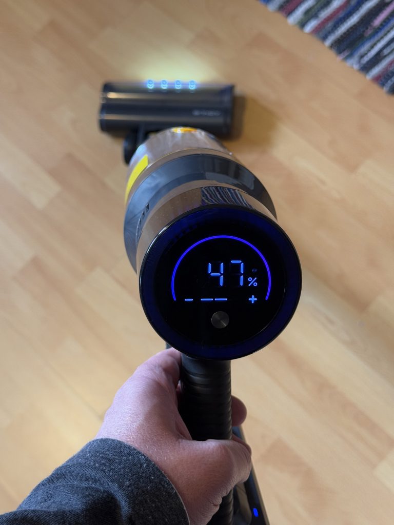 Aonus A9S Akku-Staubsauger auf mitllerer Stufe