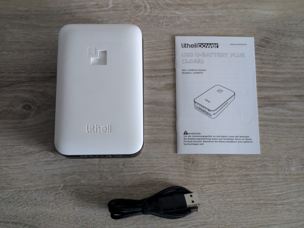 Akku des LiTHELi U20DD00-0U120 Akku-Bohrschraubers entpackt