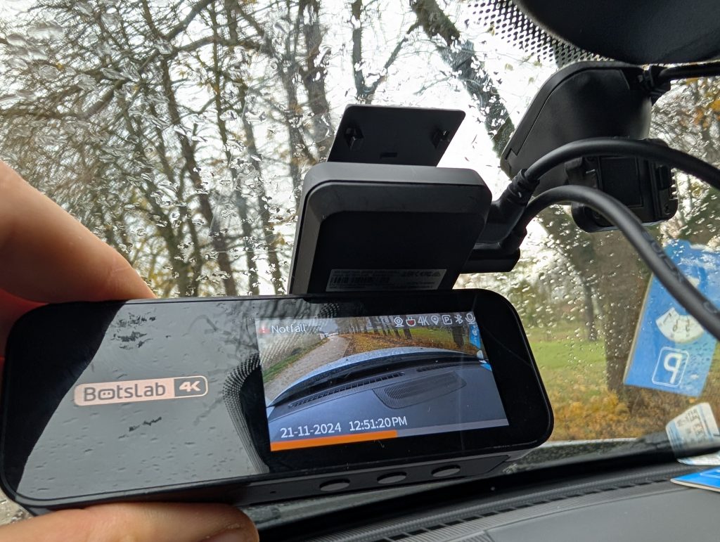 BOTSLAB G980H Dashcam montiert (5)