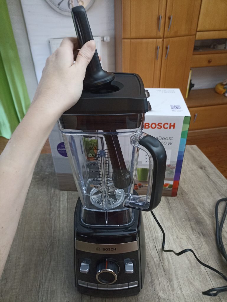 Bosch VitaBoost MMBH6P6BDE Standmixer, Benutzung des Stopfers