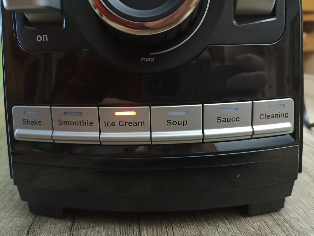 Bosch VitaBoost MMBH6P6BDE Standmixer, Detail Lampe mit Ice Cream Modus