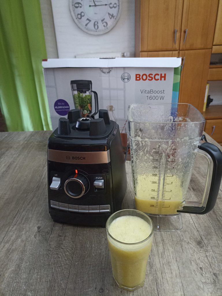 Bosch VitaBoost MMBH6P6BDE Standmixer, Smoothie eingegossen