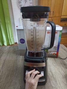 Bosch VitaBoost MMBH6P6BDE Standmixer, Zerkleinern von Vollkornweizen