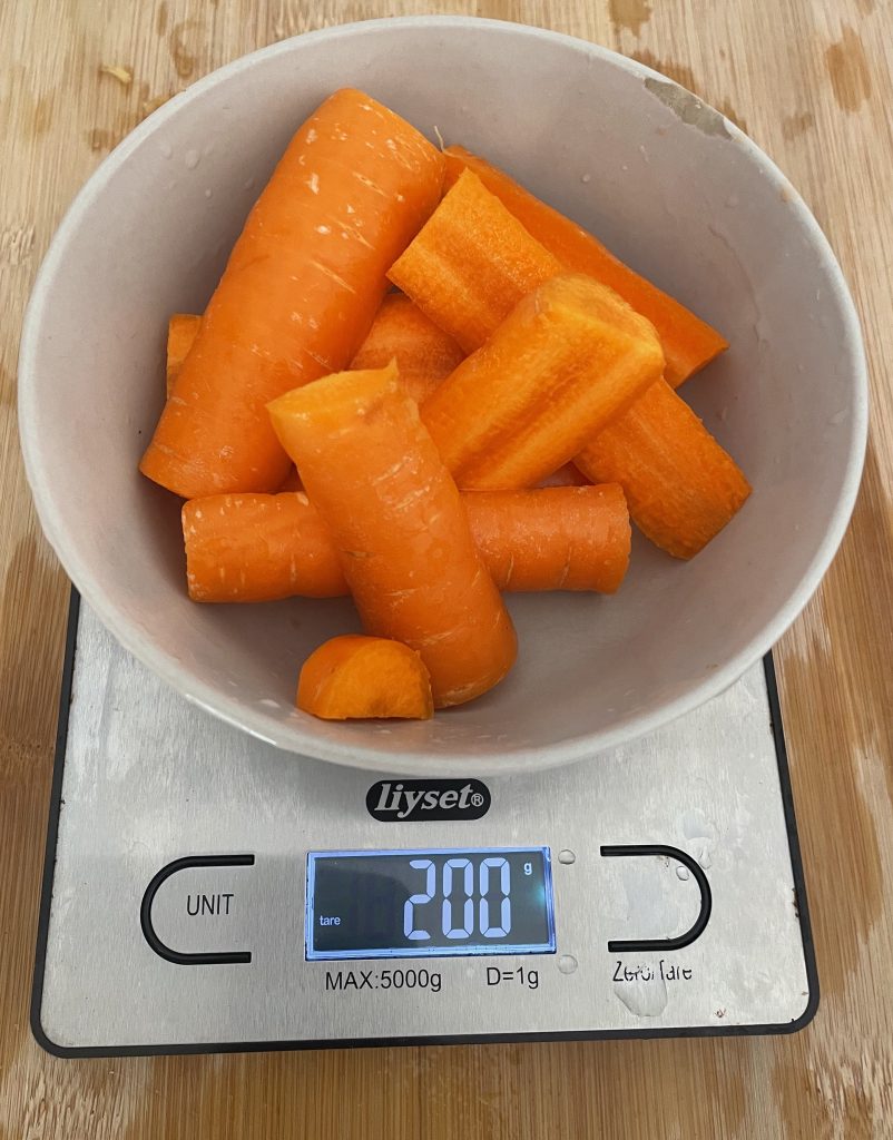 Bosch VitaExtract MESM500W Slow-Juicer 200 Gramm Möhren für den Test