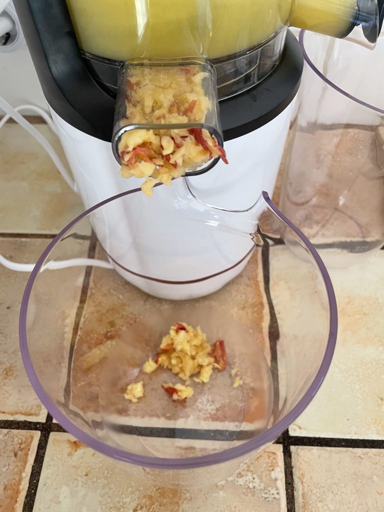 Bosch VitaExtract MESM500W Slow-Juicer Reste im Tresterkanal