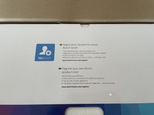 Bosch VitaExtract MESM500W Slow-Juicer Verbraucherhinweise im geöffneten Karton
