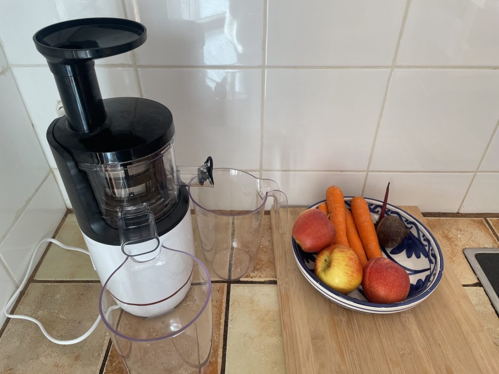 Bosch VitaExtract MESM500W Slow-Juicer Vorbereitung auf den Praxistest