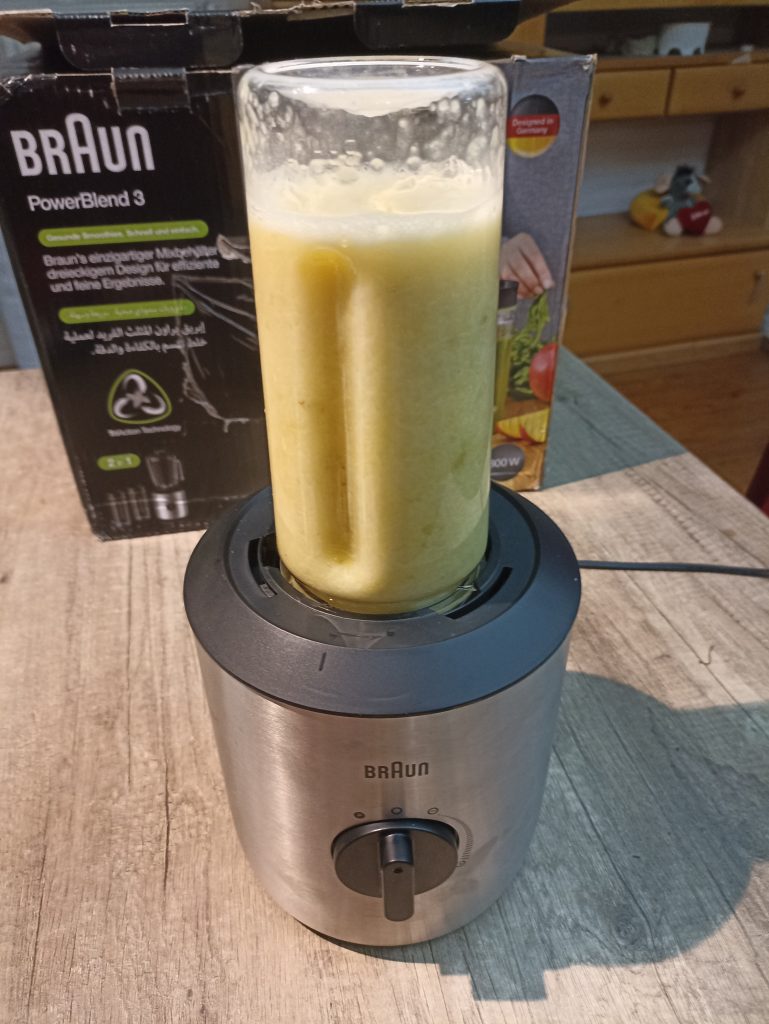 Braun Household PowerBlend 3 JB 3272 Standmixer, Smoothie fertig zubereitet