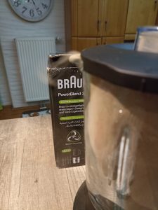 Braun Household PowerBlend 3 JB 3272 Standmixer, Staub entweicht während Zerkleinern von Brennesseln