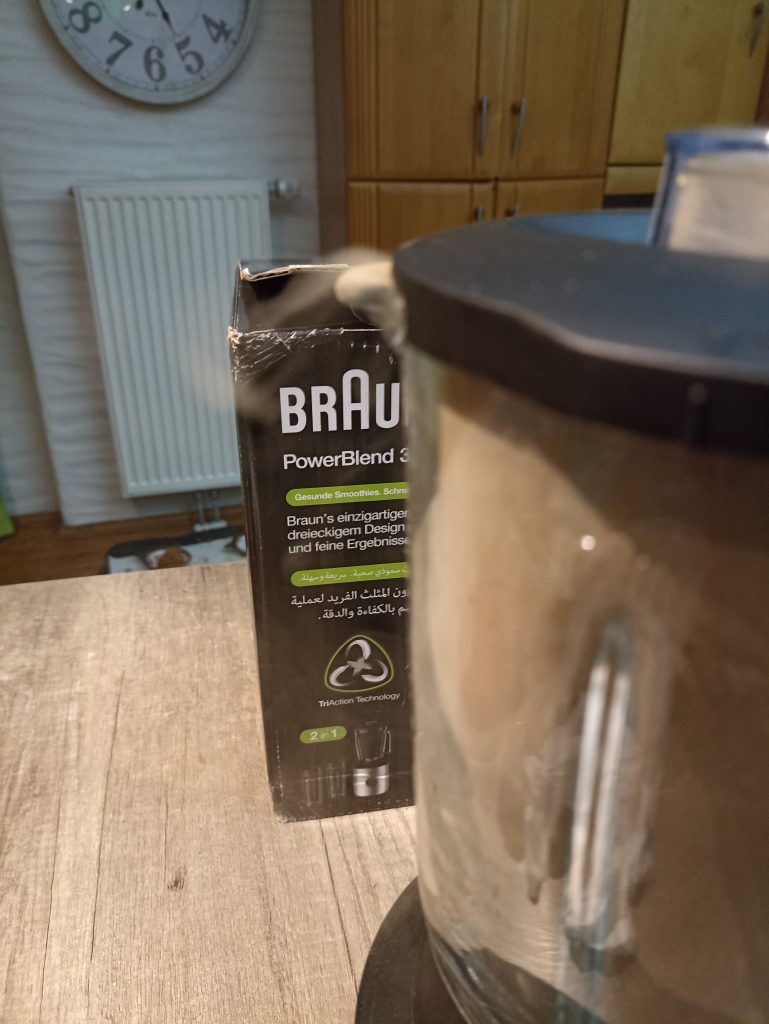 Braun Household PowerBlend 3 JB 3272 Standmixer, Staub entweicht während Zerkleinern von Brennesseln
