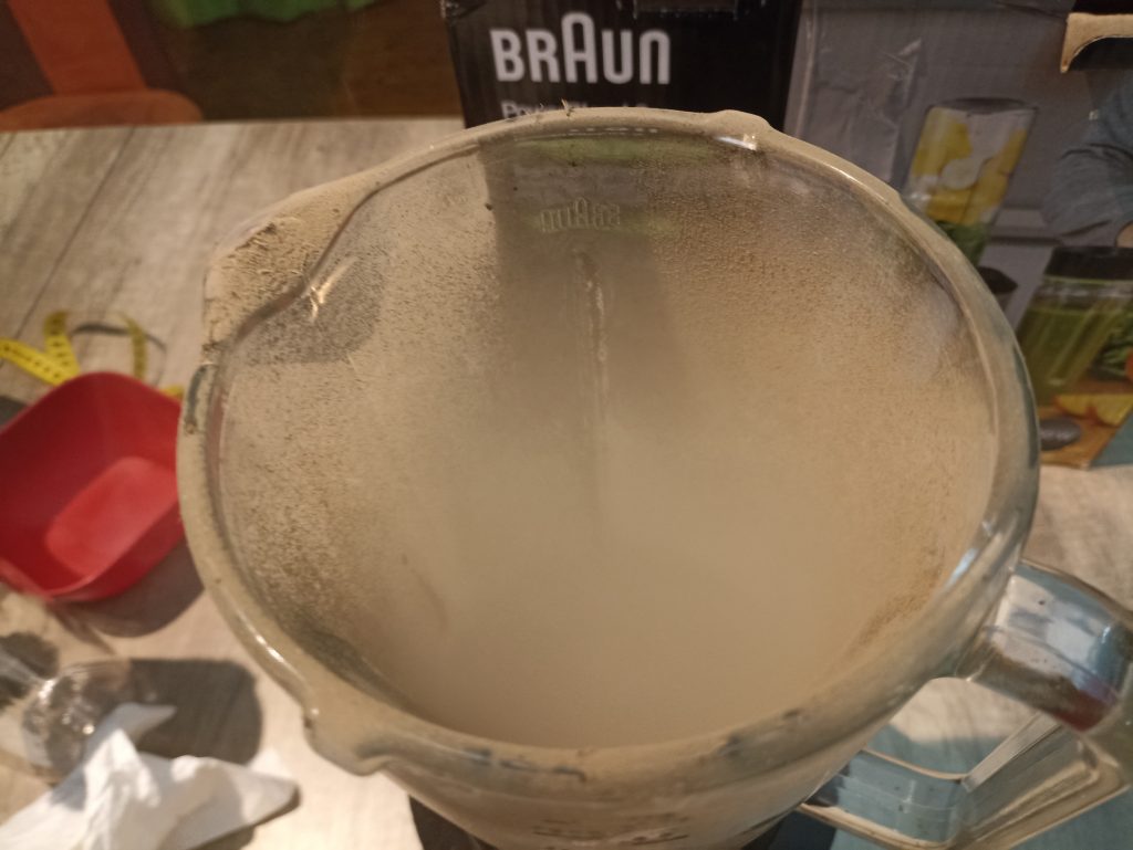 Braun Household PowerBlend 3 JB 3272 Standmixer, Staub nach Zerkleinern von Brennesseln