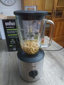 Braun Household PowerBlend 3 JB 3272 Standmixer, eingeweichte Kichererbsen vor der Hummus-Zubereitung