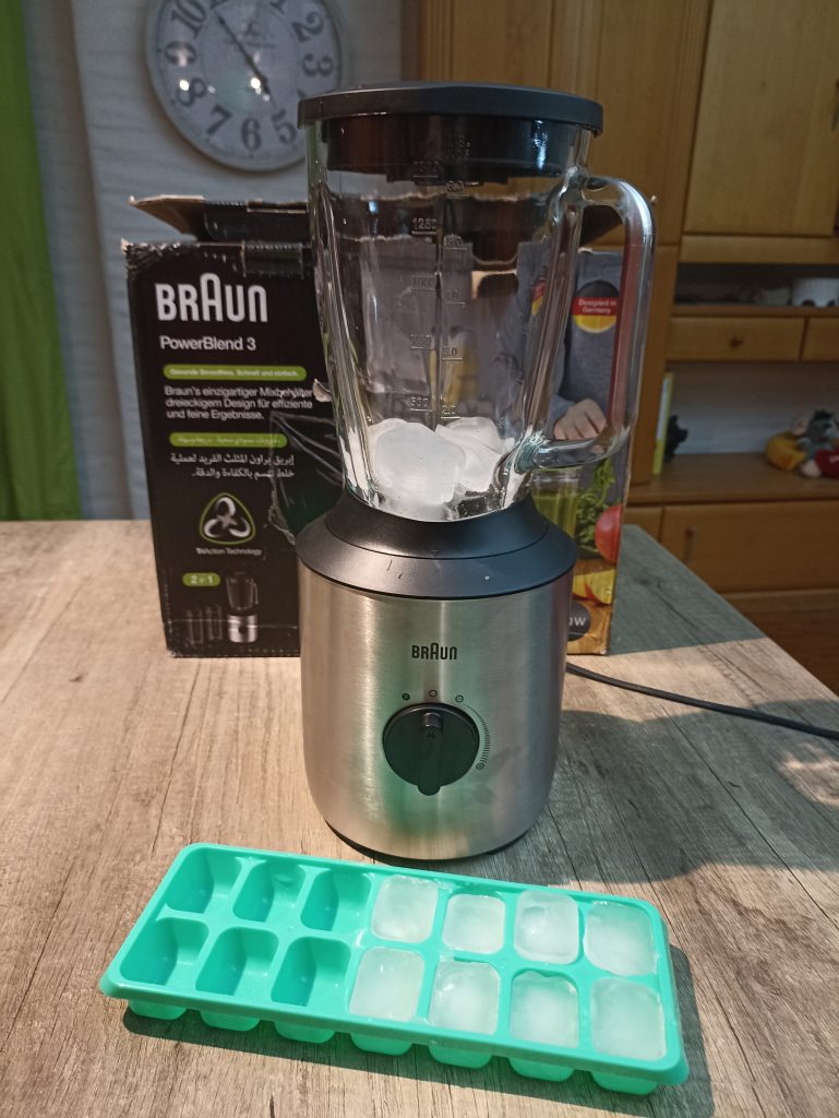 Braun Household PowerBlend 3 JB 3272 Standmixer, vor der Zubereitung von Eiswürfeln