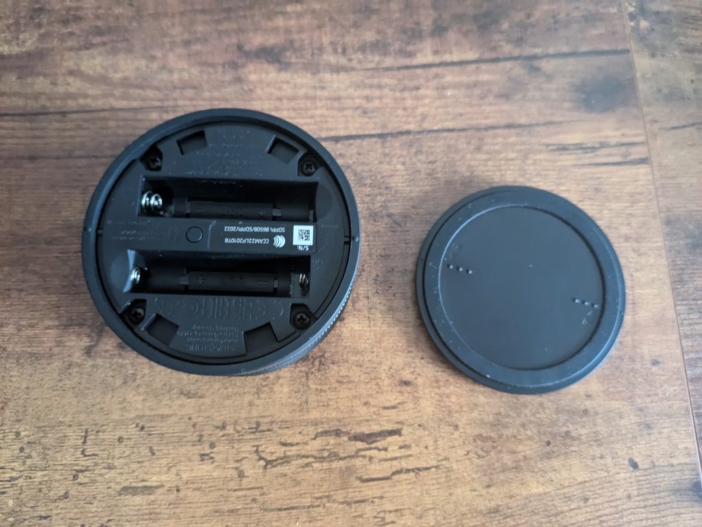 Control-Pod der Razer NOMMO V2 Pro PC-Lautsprecher geöffnet