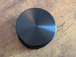 Control-Pod der Razer NOMMO V2 Pro PC-Lautsprecher von oben