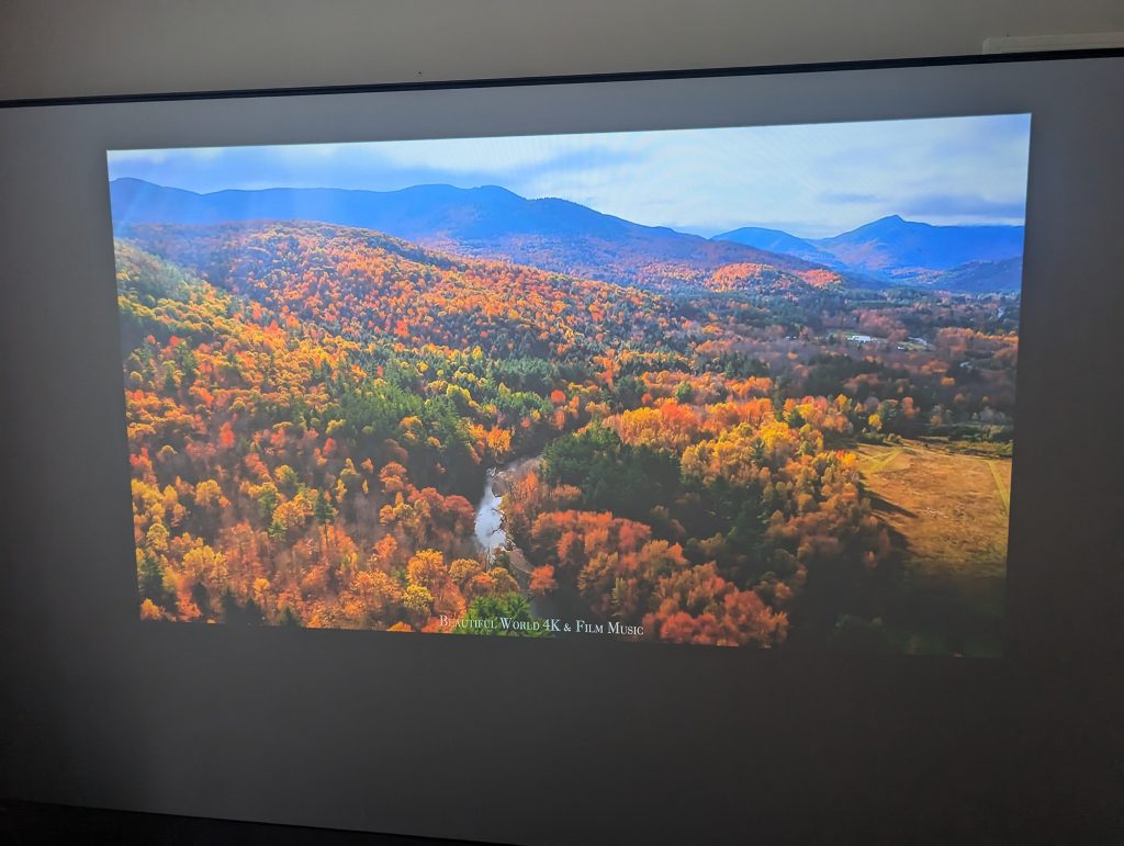 Epson EpicVision EF-22N Beamer im Test