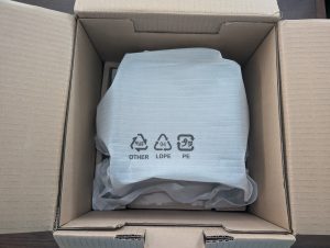Epson EpicVision EF-22N Beamer in geöffneter Verpackung