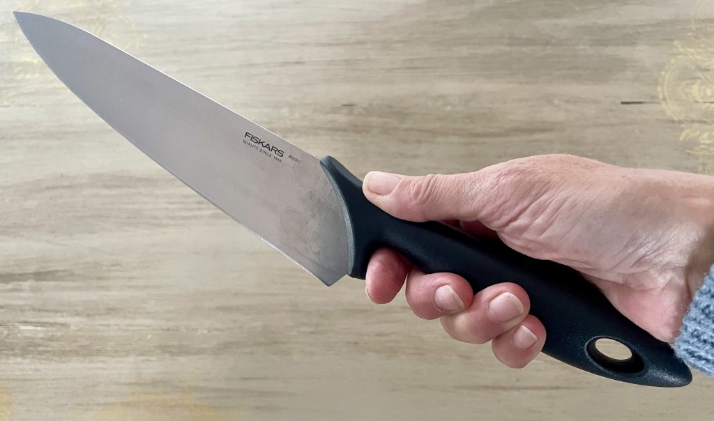 Fiskars Essential Küchenmesser Griffergonomie