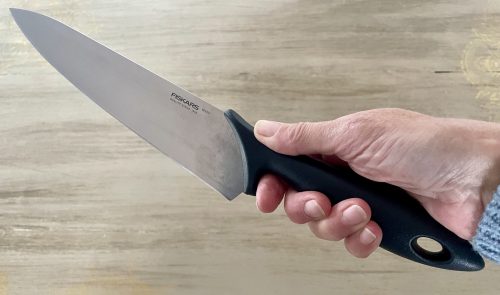 Fiskars Essential Küchenmesser Griffergonomie