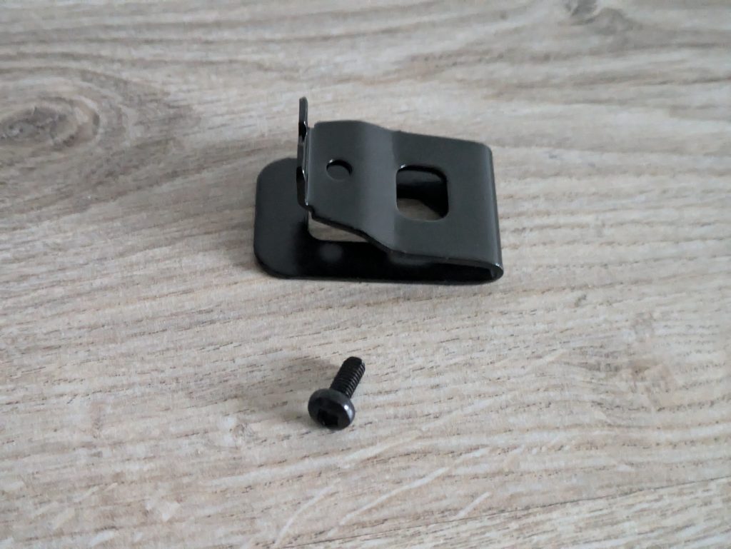 Gürtelclip des LiTHELi U20DD00-0U120 Akku-Bohrschraubers entpackt