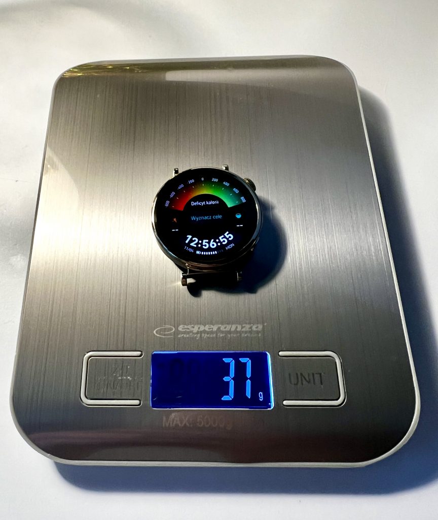 Smartwatch WATCH GT 4 von HUAWEI auf der Waage